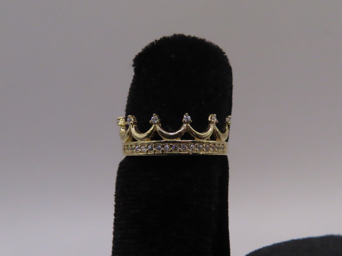 10K GOLD CROWN RING size 8