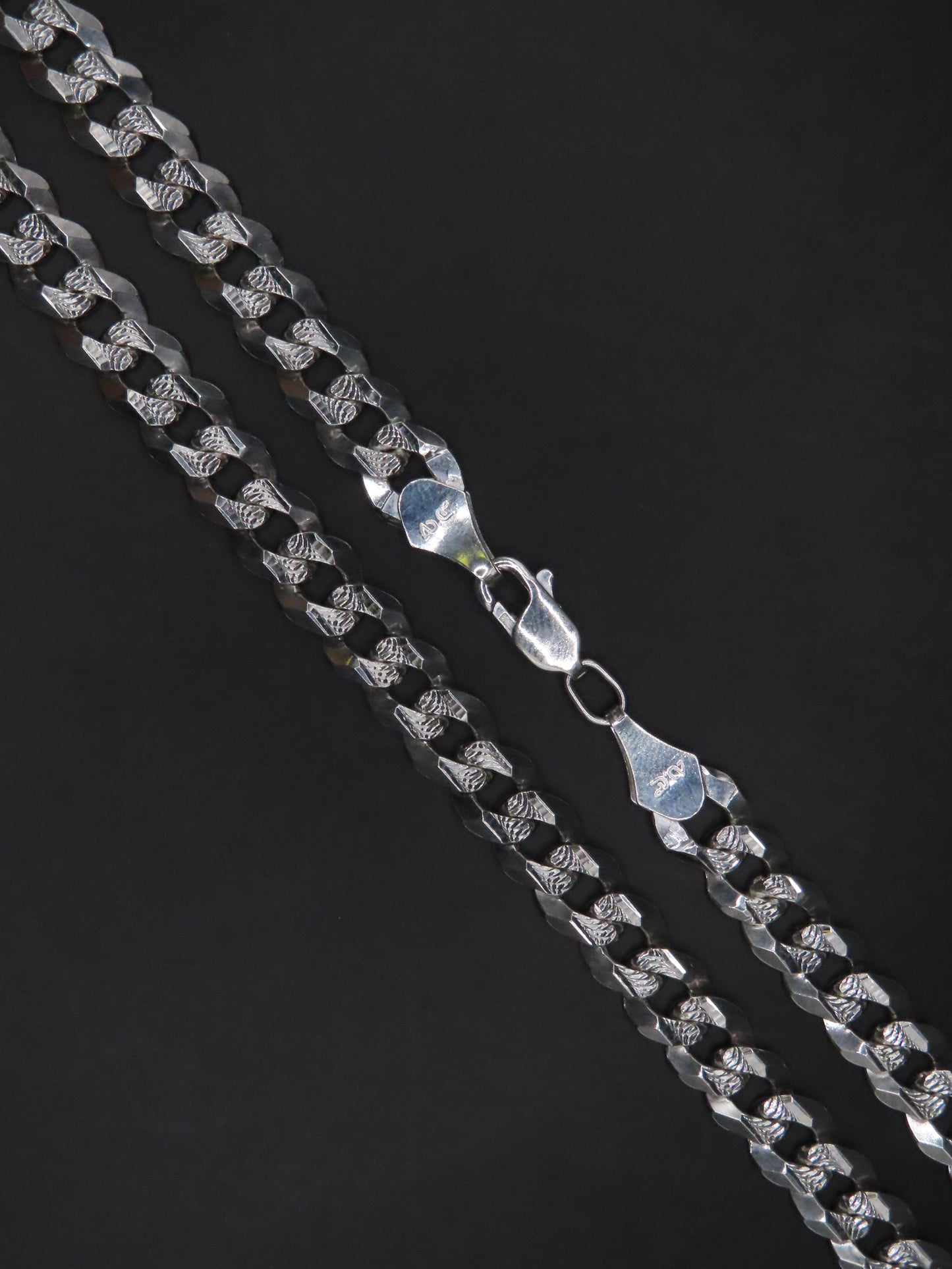 DIAMOND CUT CUBAN LINK CHAIN 23.5IN/8MM (49.26g)