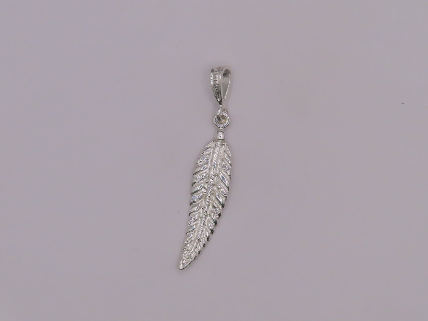 FEATHER PENDANT 2IN
