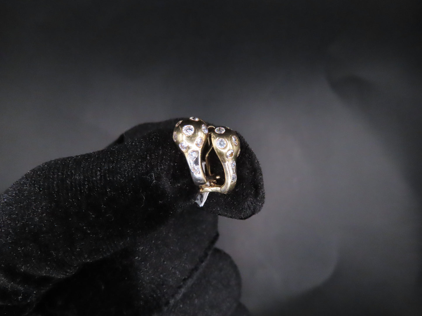 10k gold earrings (2.27g)