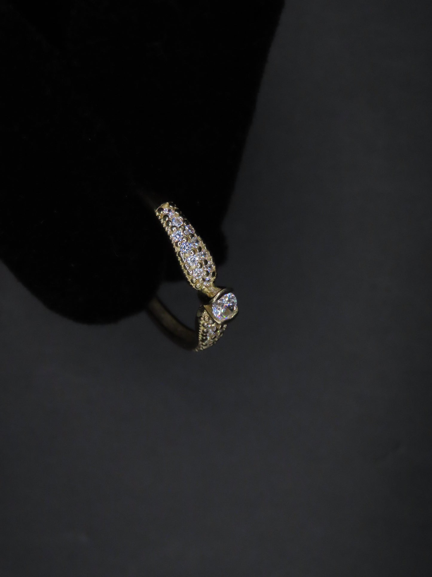 10K Gold Ring sz 8.5 (1.73g)