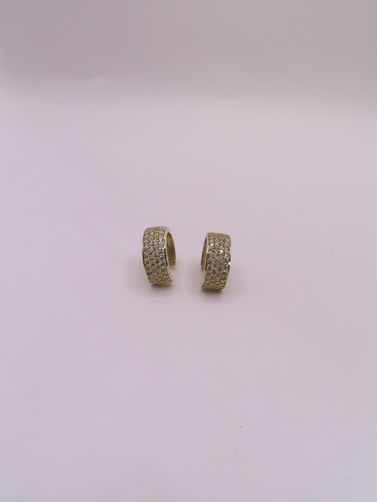 10K GOLD MEDIUM HUGGIE