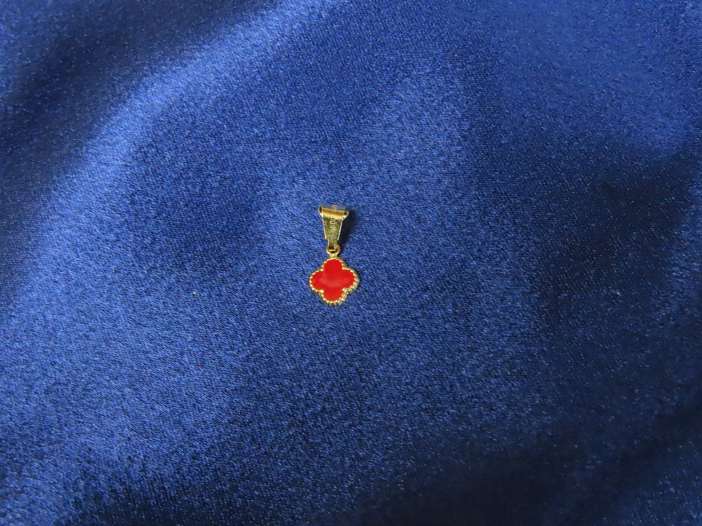 Red clover 10k gold pendant