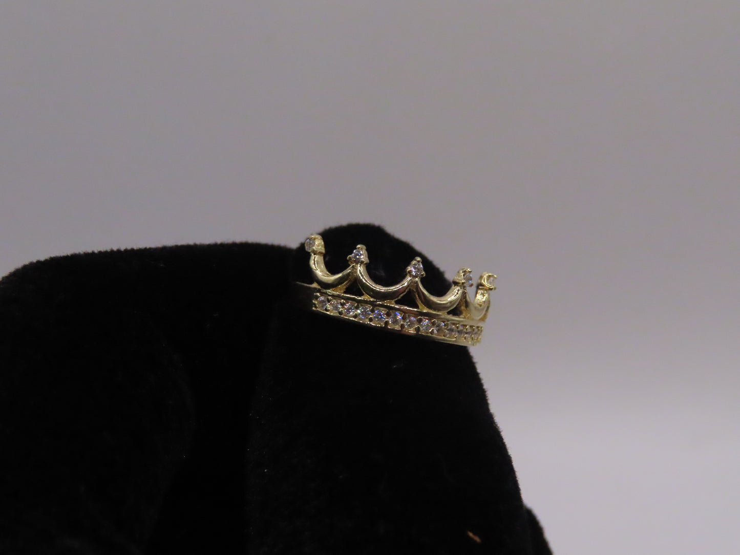 10K GOLD CROWN RING size 8