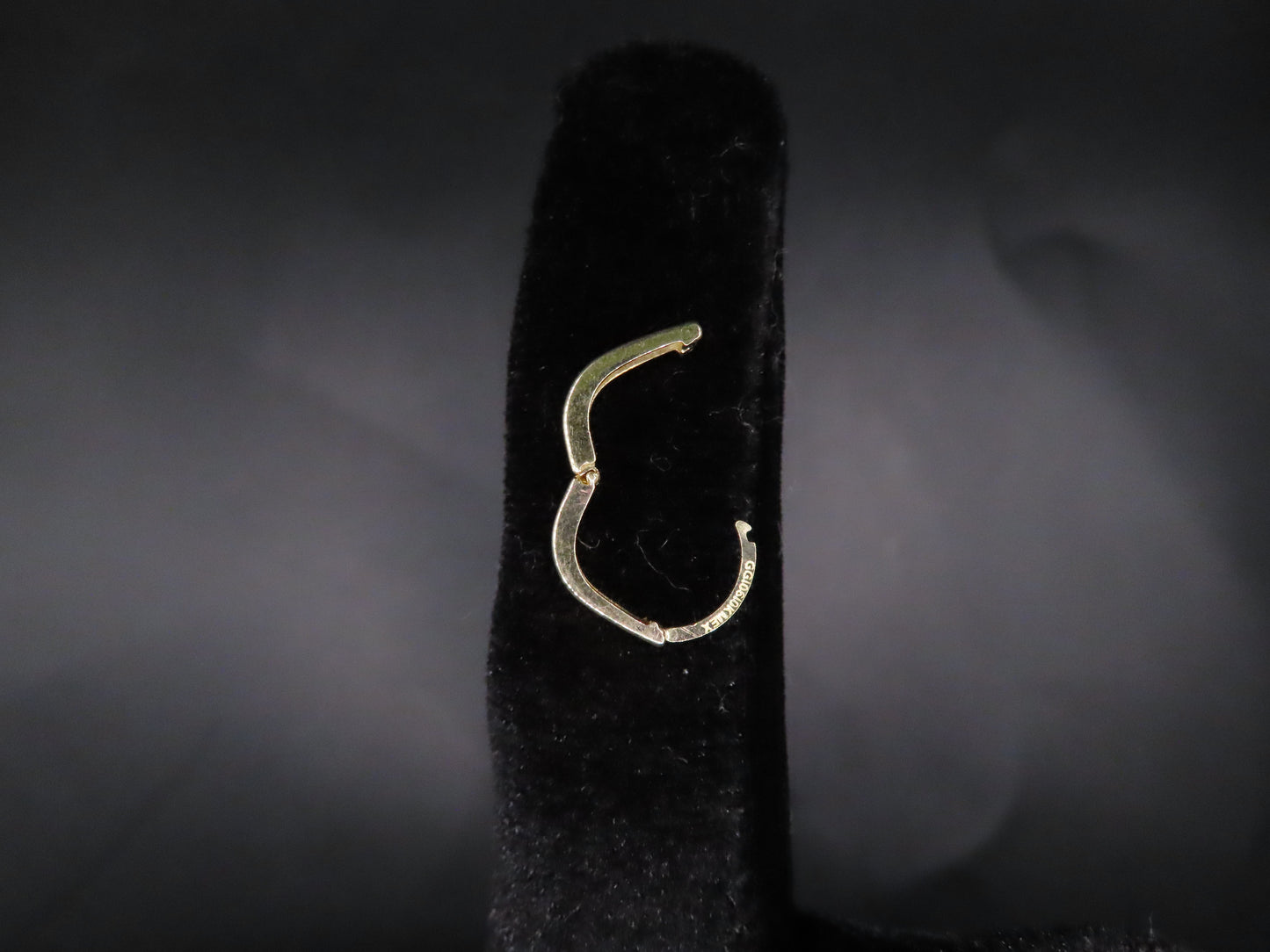 10k gold hoops (1.64g)