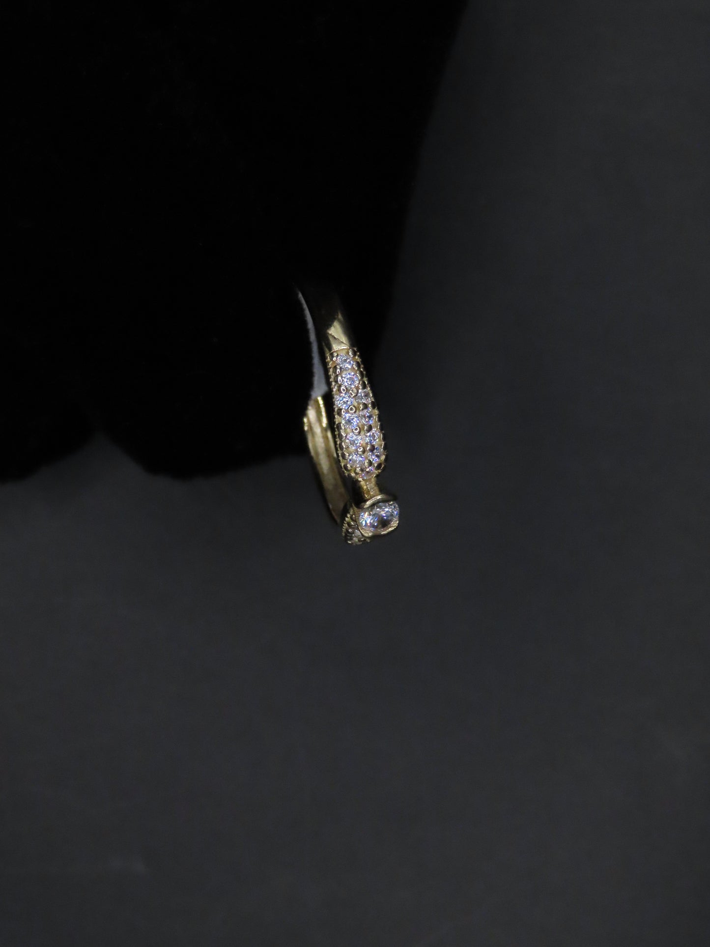 10K Gold Ring sz 8.5 (1.73g)