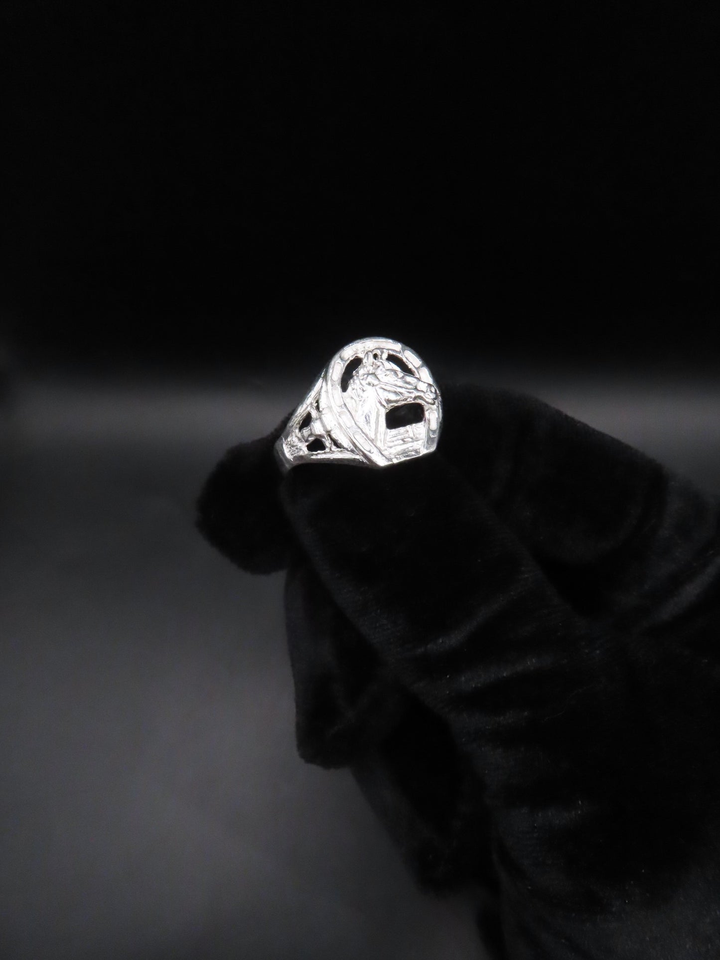 925 silver horse ring sz/11