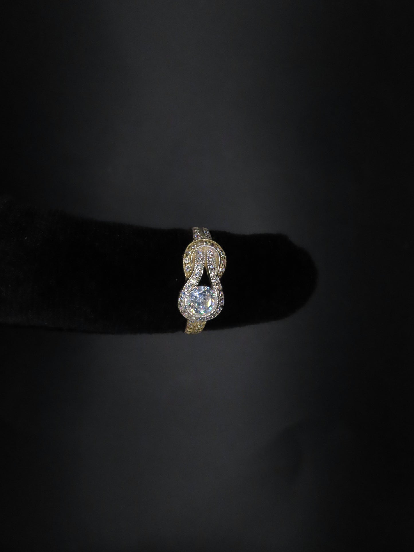 10k Gold Ring sz 7.5 (2.43g)