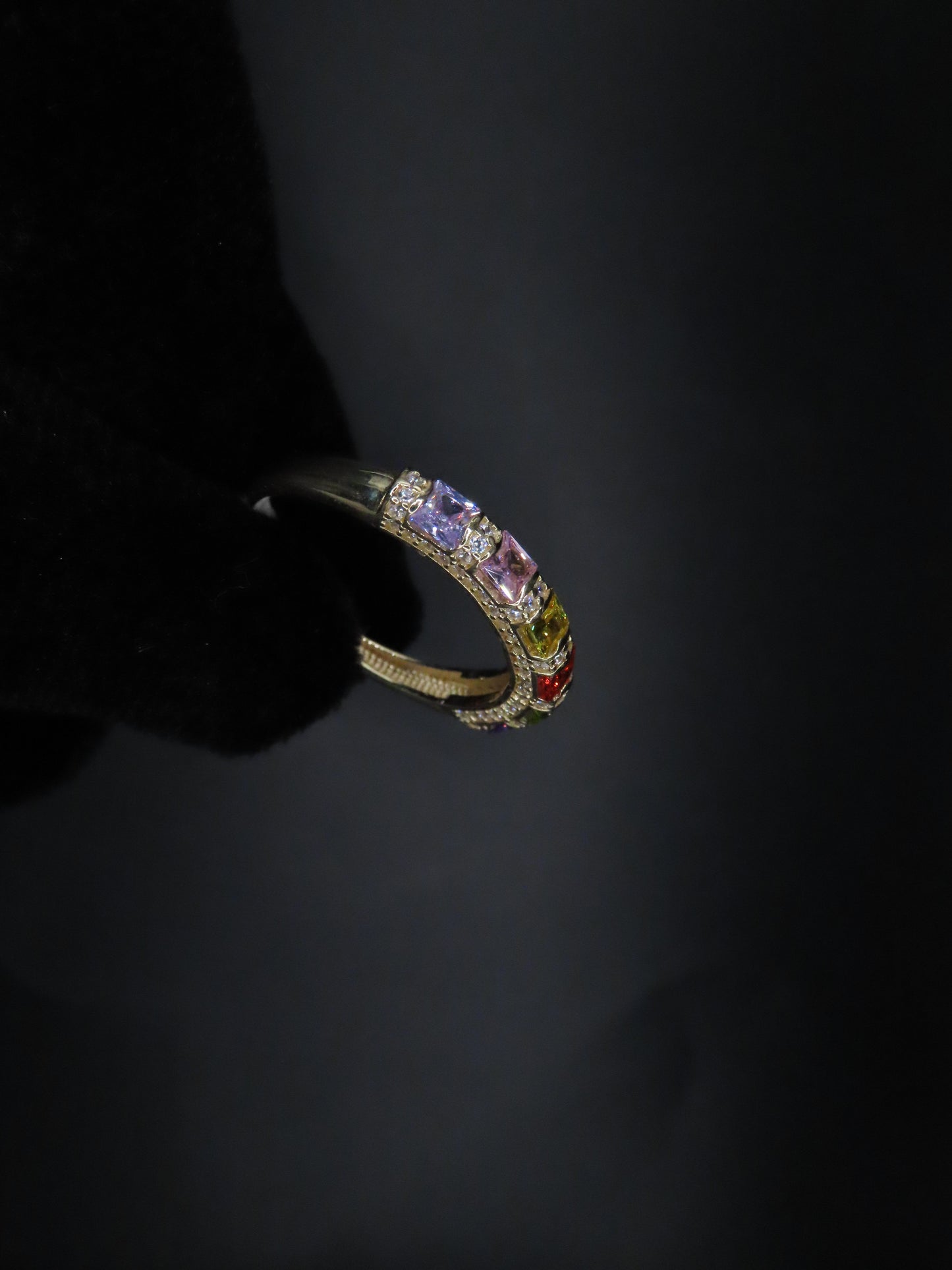 10k Gold rainbow ring sz 9 (2.48g)
