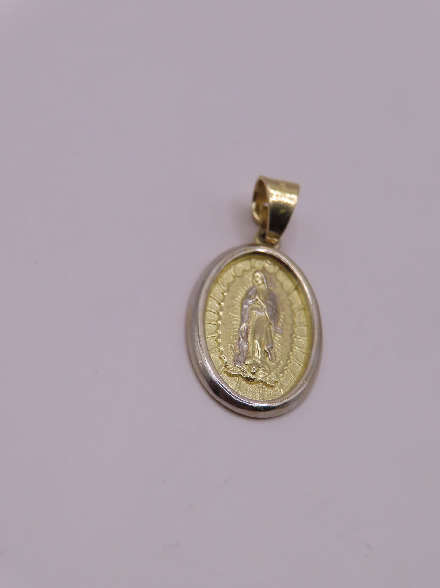 10k Gold virgen pendant