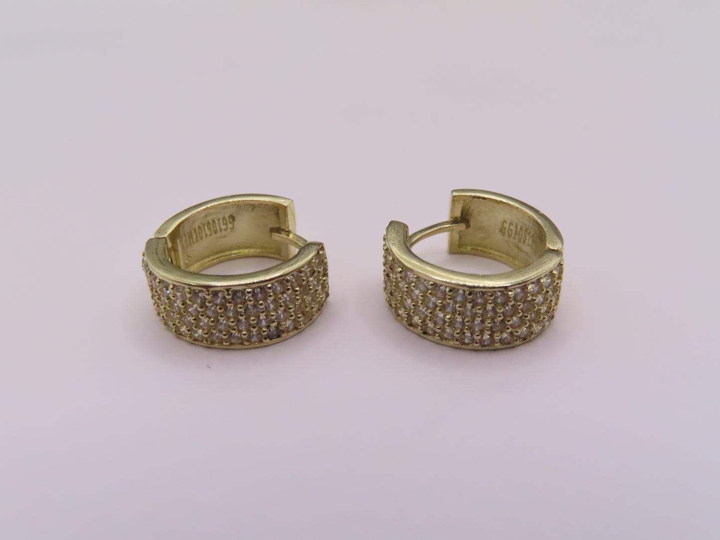 10K GOLD MEDIUM HUGGIE