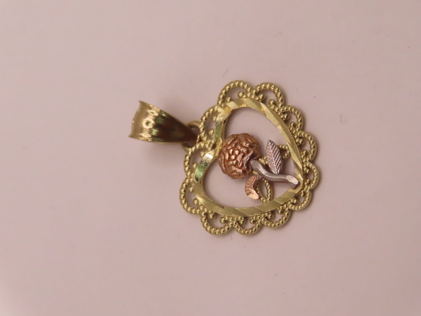 14k Gold heart w/rose pendant 1in