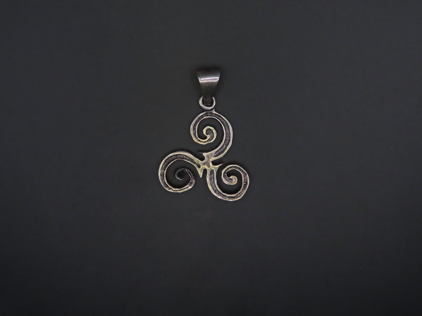 TRISKEL PENDANT 4.7cm