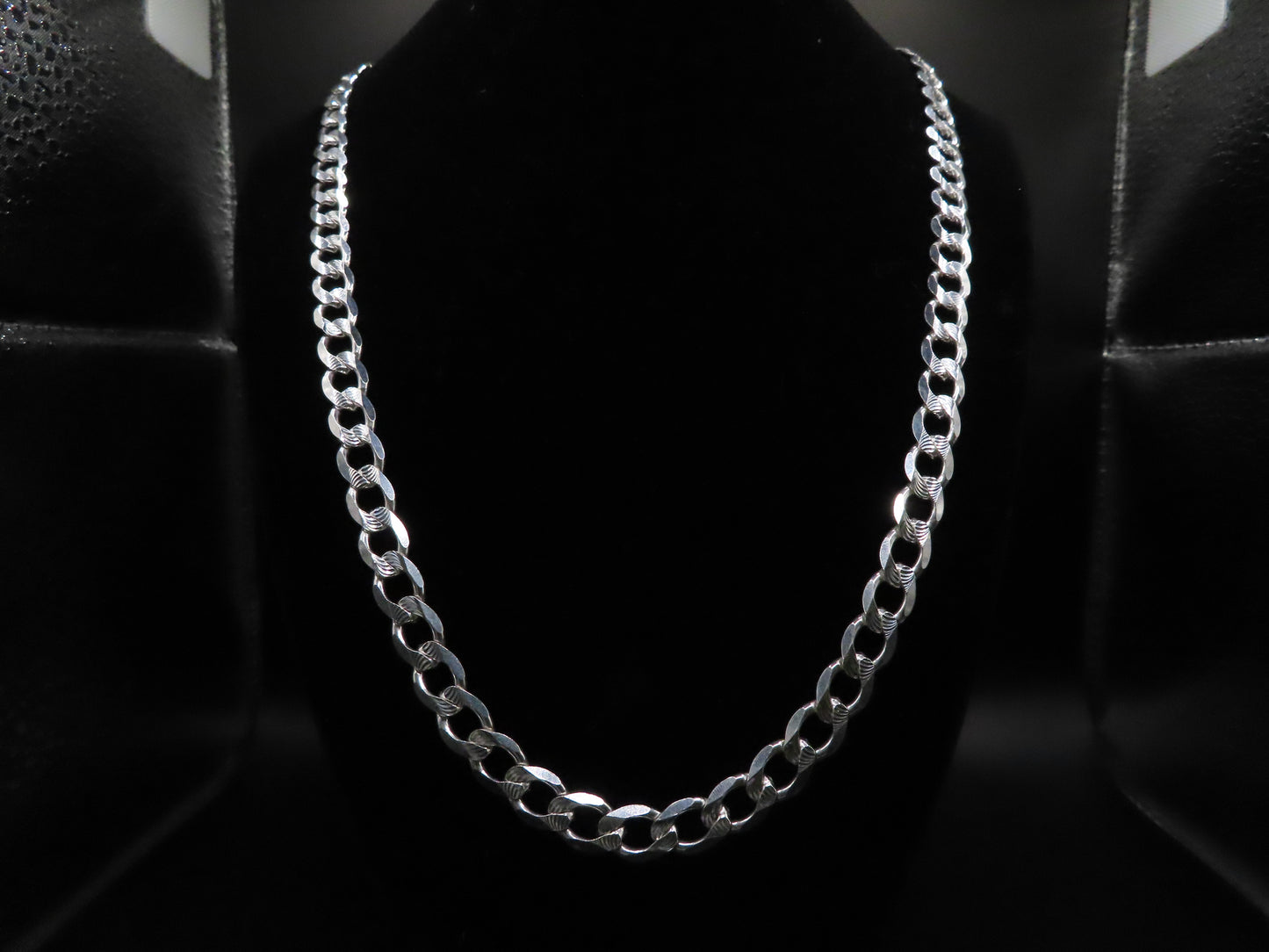 CUBAN LINK CHAIN 21.5in/8mm