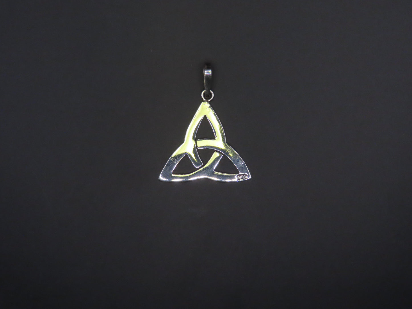 TRIQUETA PENDANT 3.5cm