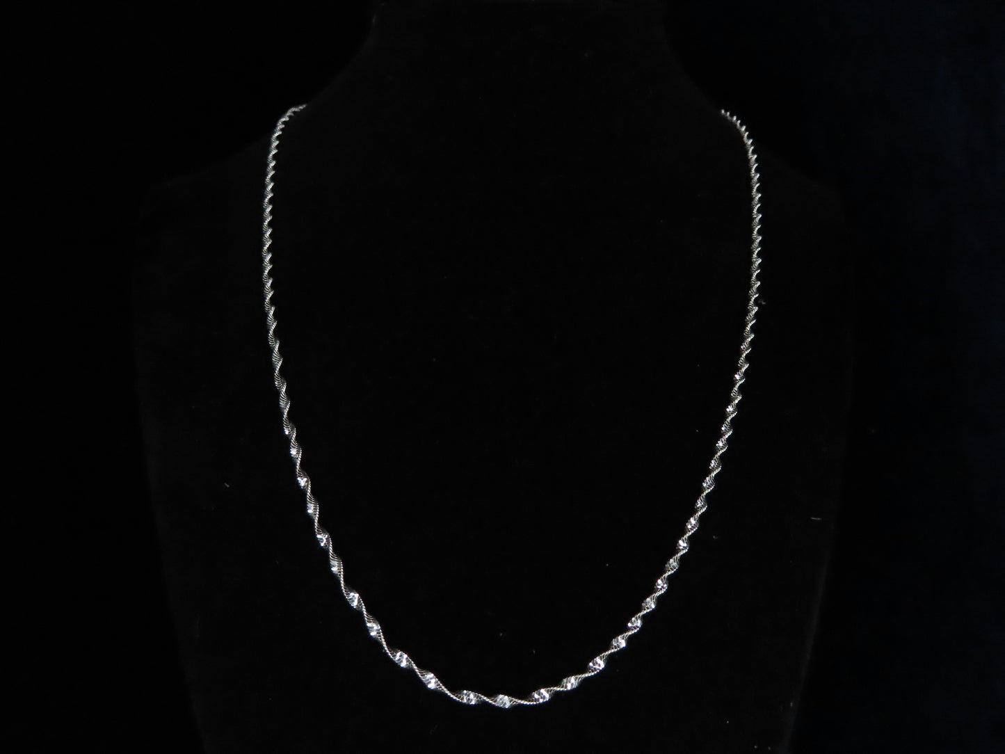 Twisted Diamond Cut Necklace 19in