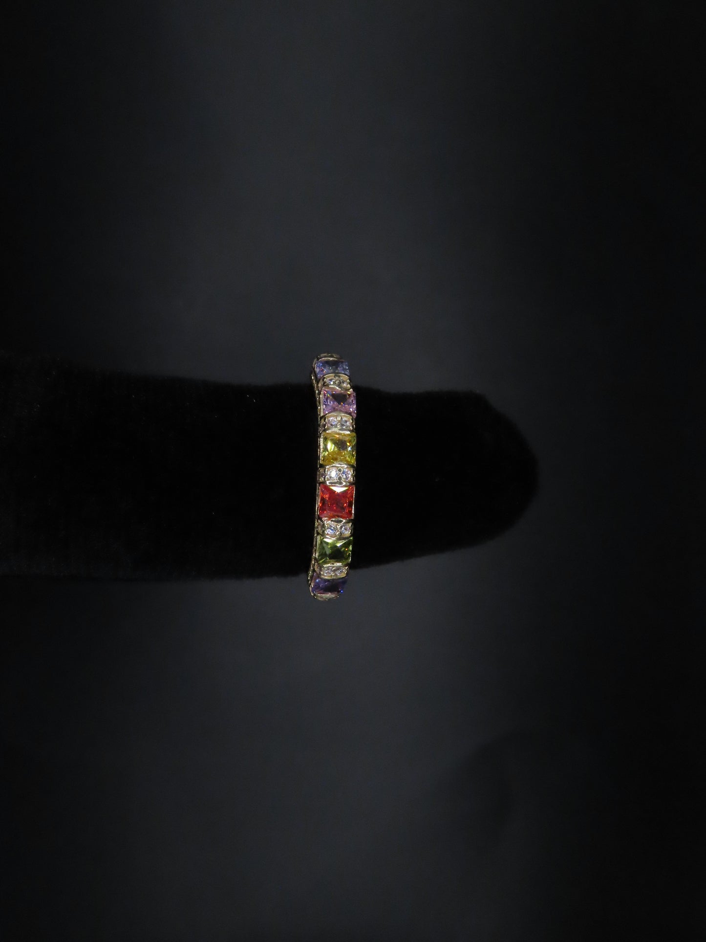 10k Gold rainbow ring sz 9 (2.48g)