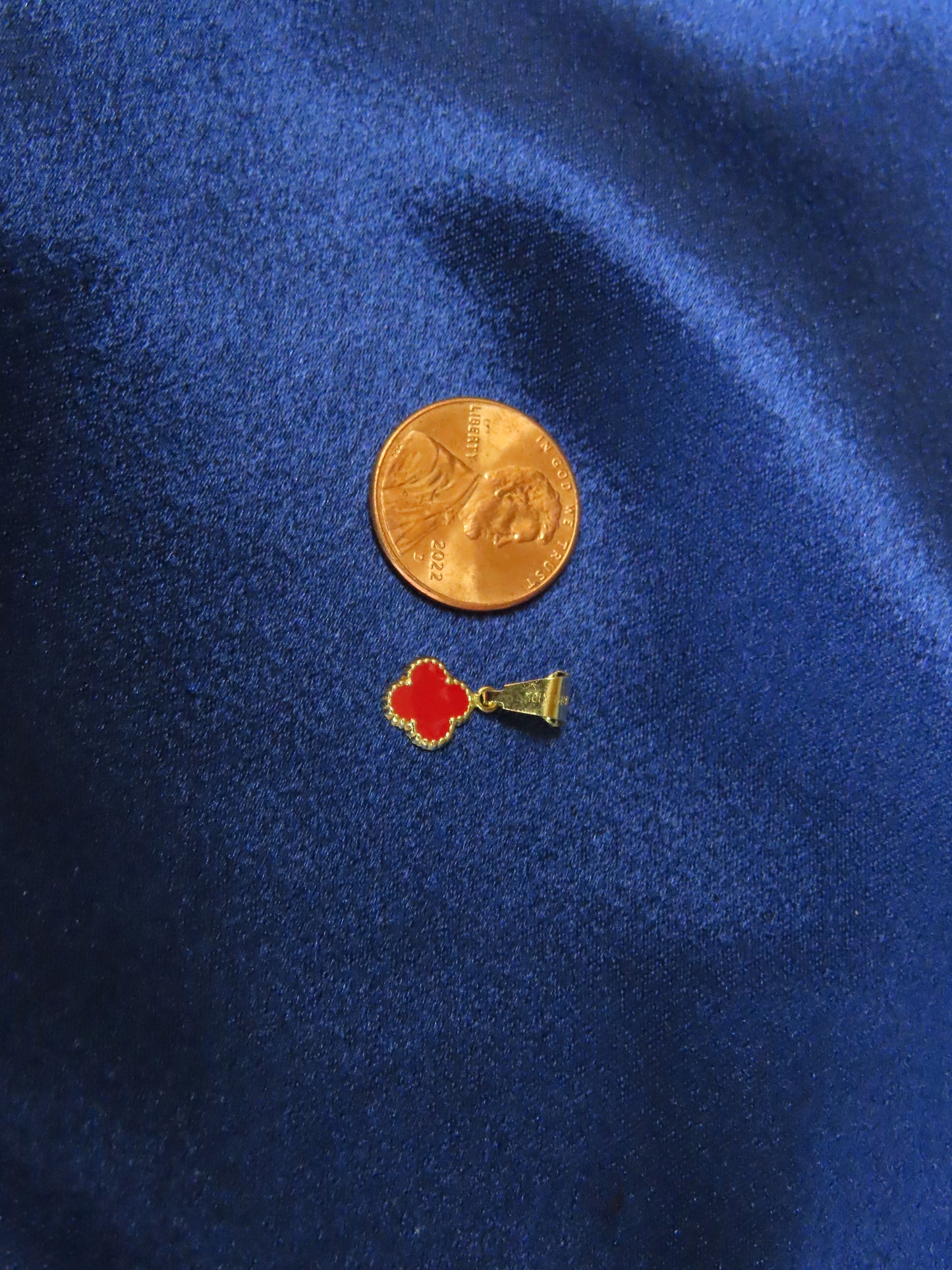 Red clover 10k gold pendant