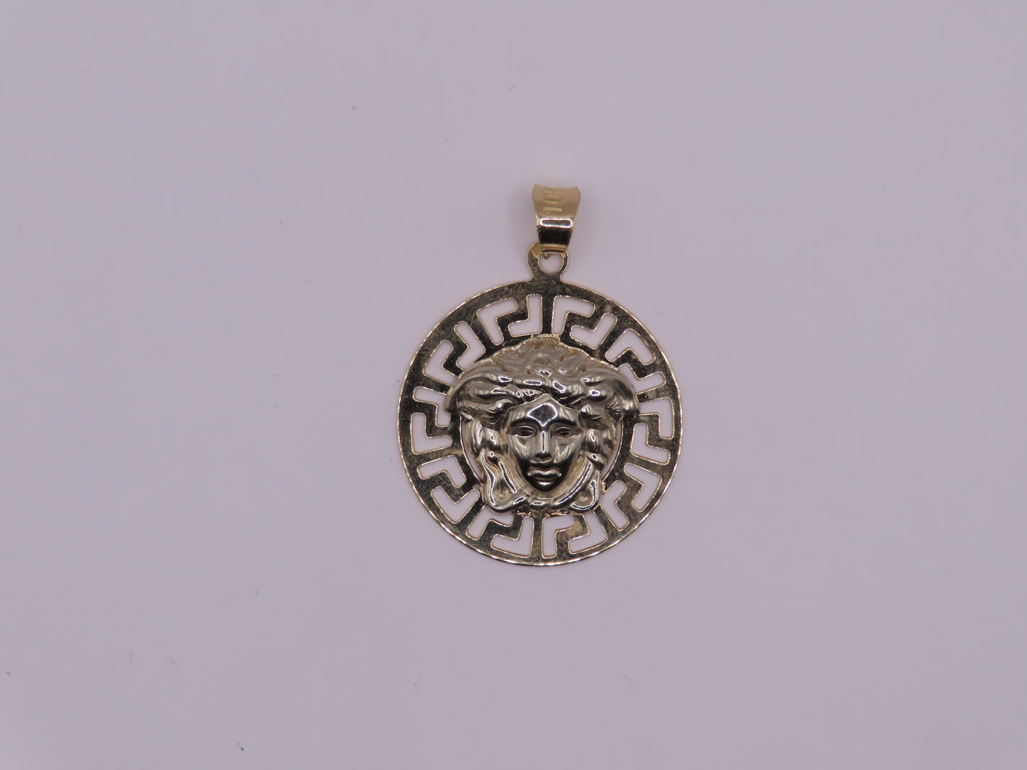 10k gold Medusa  pendant (1.85g)