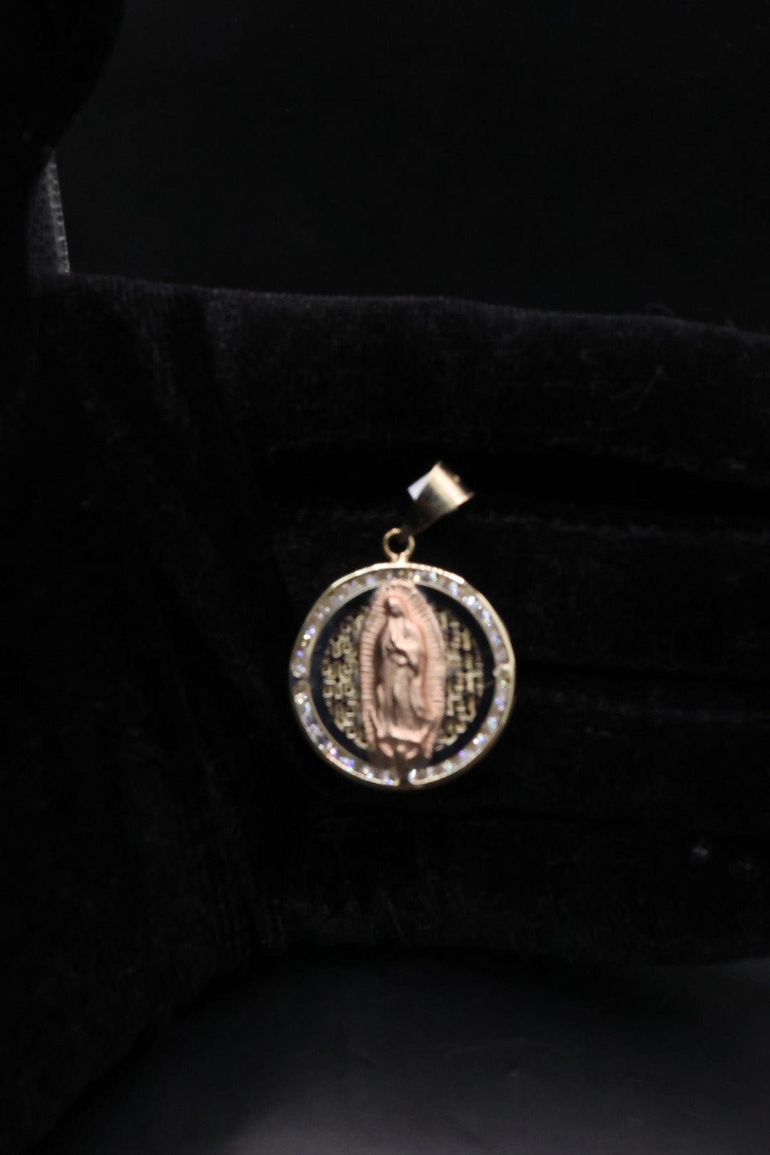 Virgen pendant 10k gold