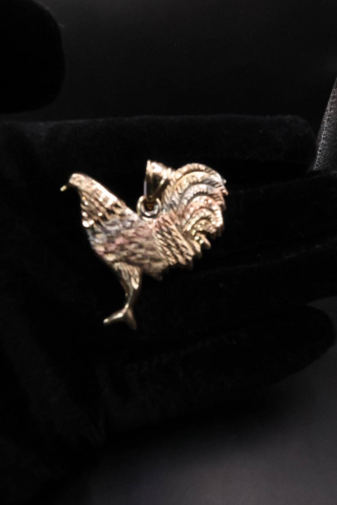 Roaster pendant 10k gold