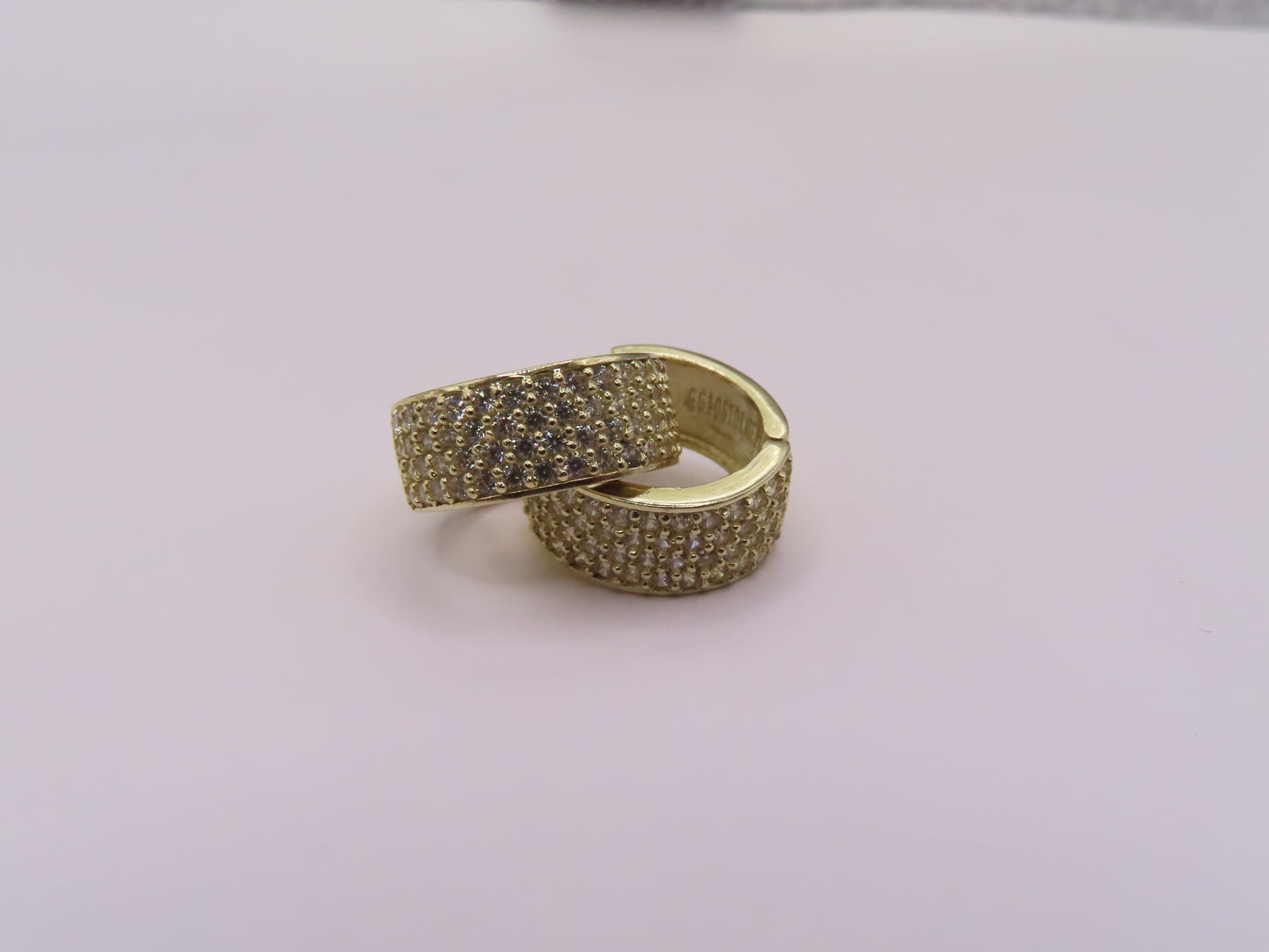 10K GOLD MEDIUM HUGGIE