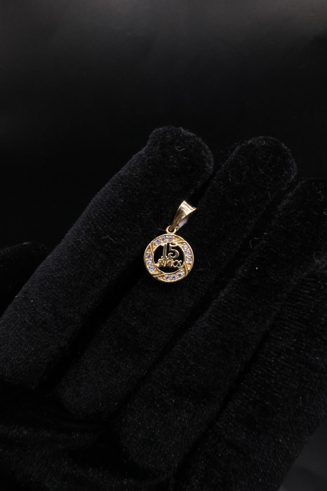 Xv pendant 10k gold