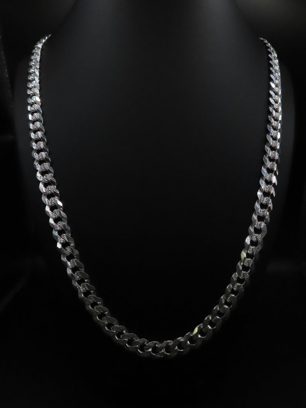 DIAMOND CUT CUBAN LINK CHAIN 23.5IN/8MM