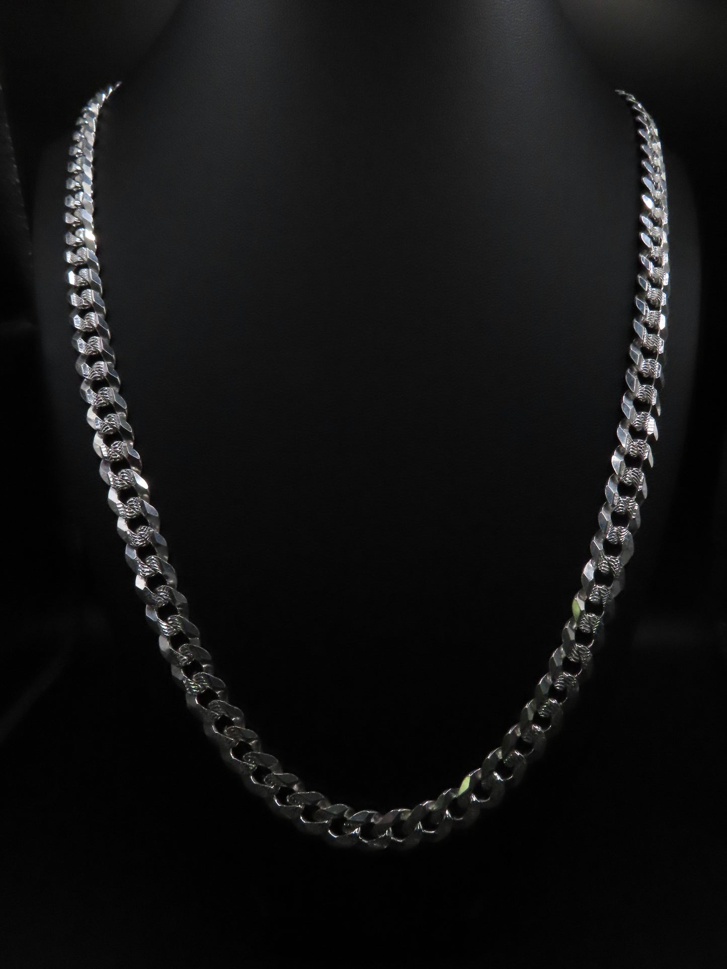 DIAMOND CUT CUBAN LINK CHAIN 23.5IN/8MM (49.26g)