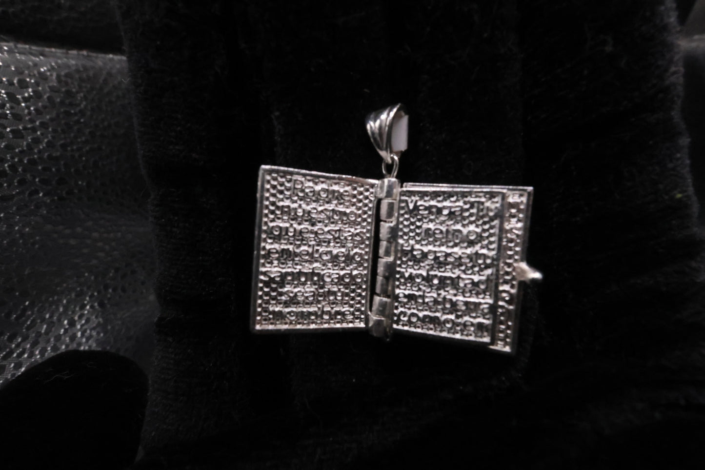 Santa biblia small pendant 925 silver