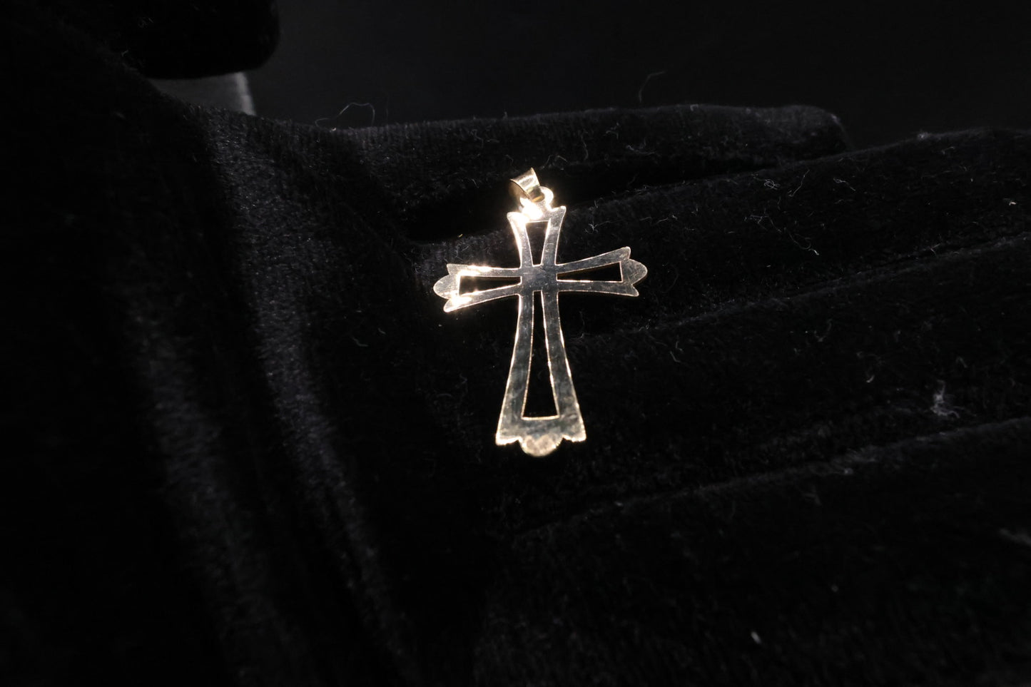Cross pendant 10k gold