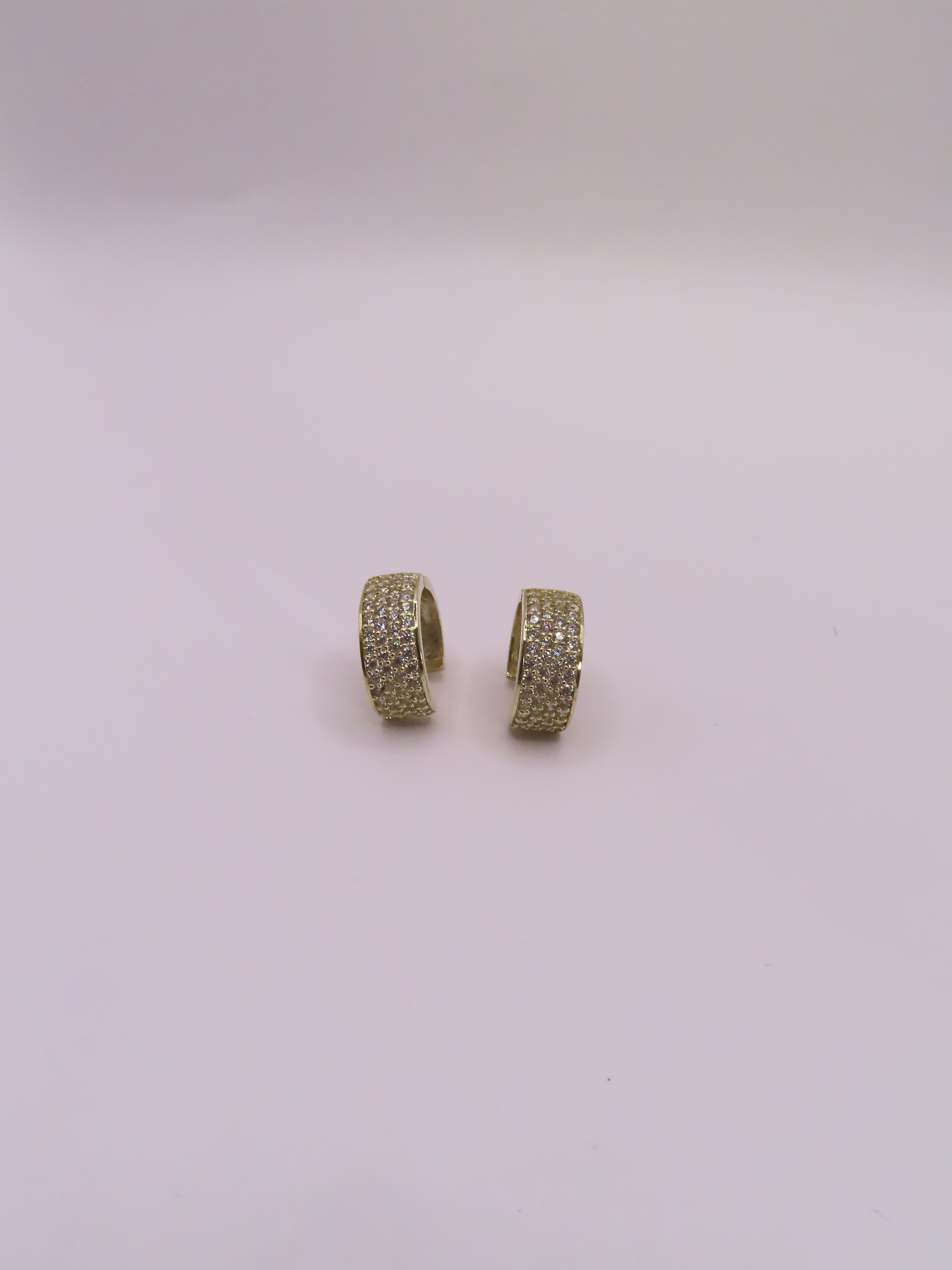 10K GOLD MEDIUM HUGGIE