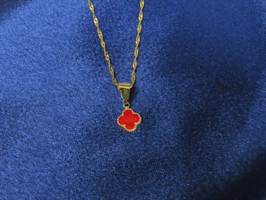 Red clover 10k gold pendant