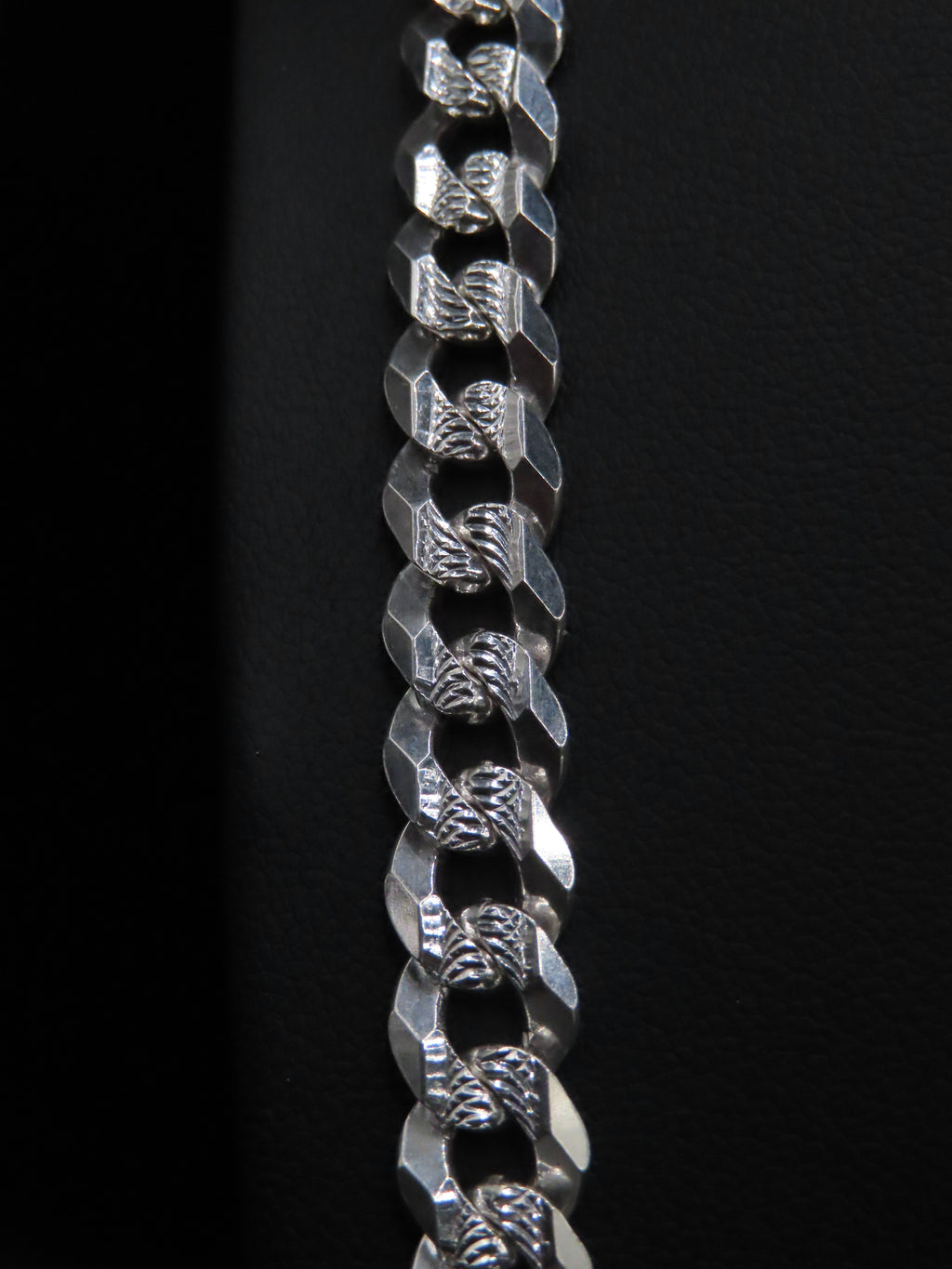 DIAMOND CUT CUBAN LINK CHAIN 23.5IN/8MM