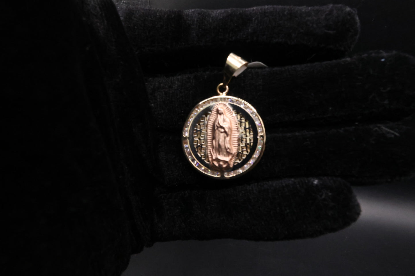 Virgen pendant 10k gold