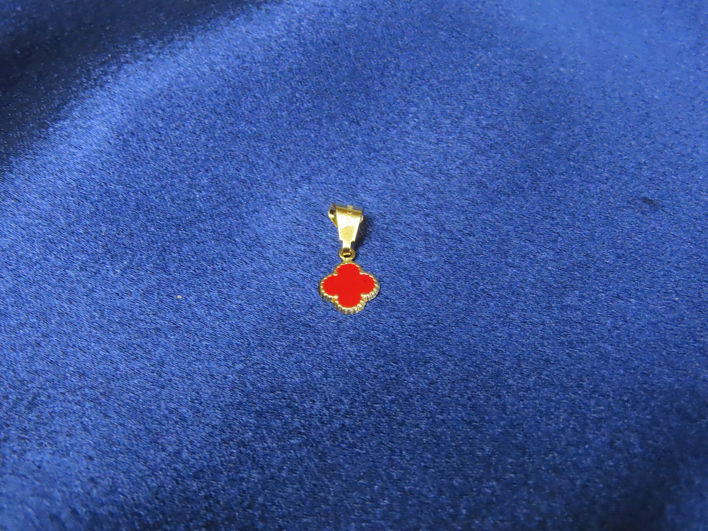 Red clover 10k gold pendant