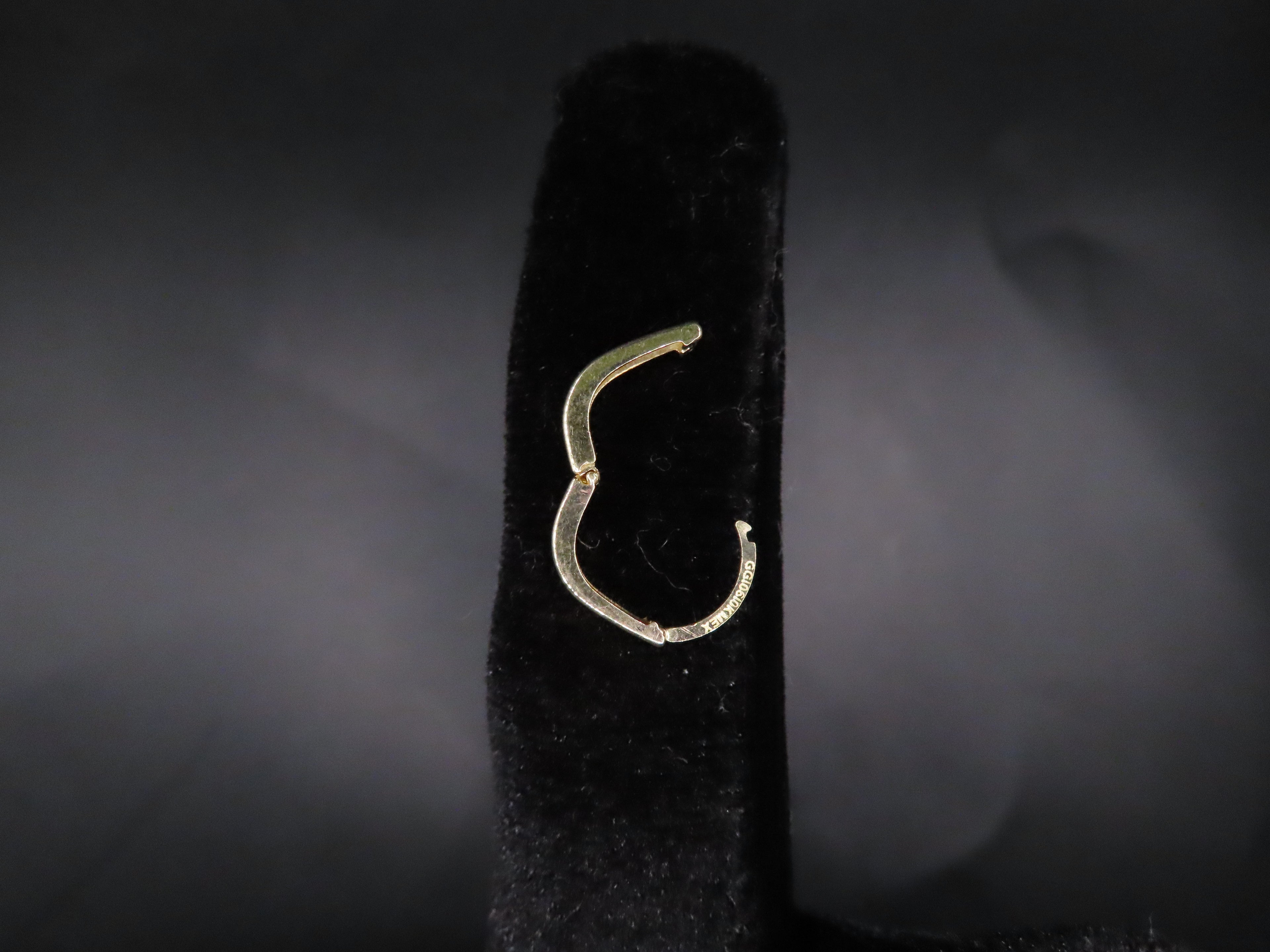10k gold hoops (1.64g)