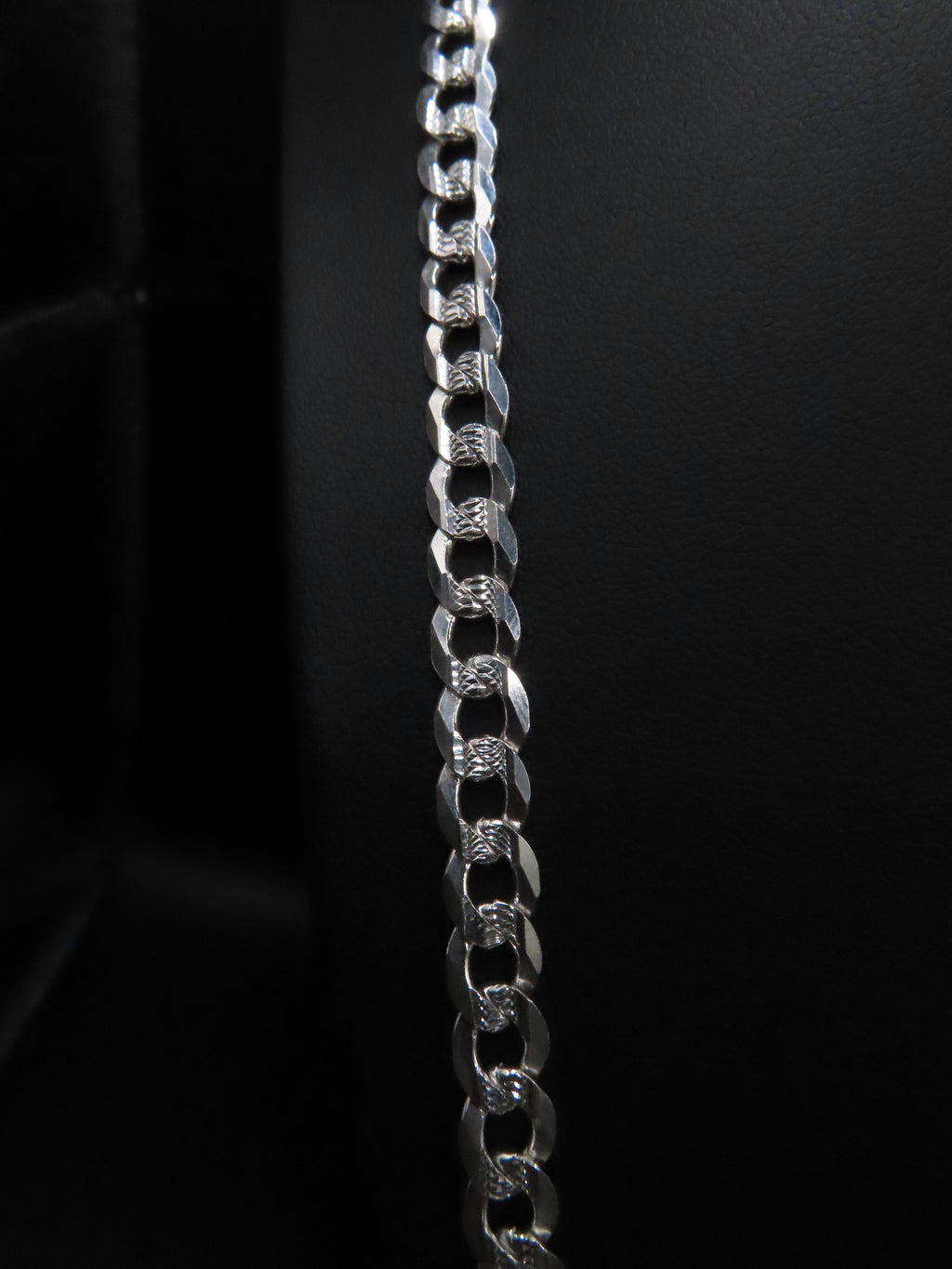 DIAMOND CUT CUBAN LINK CHAIN 27IN/7MM