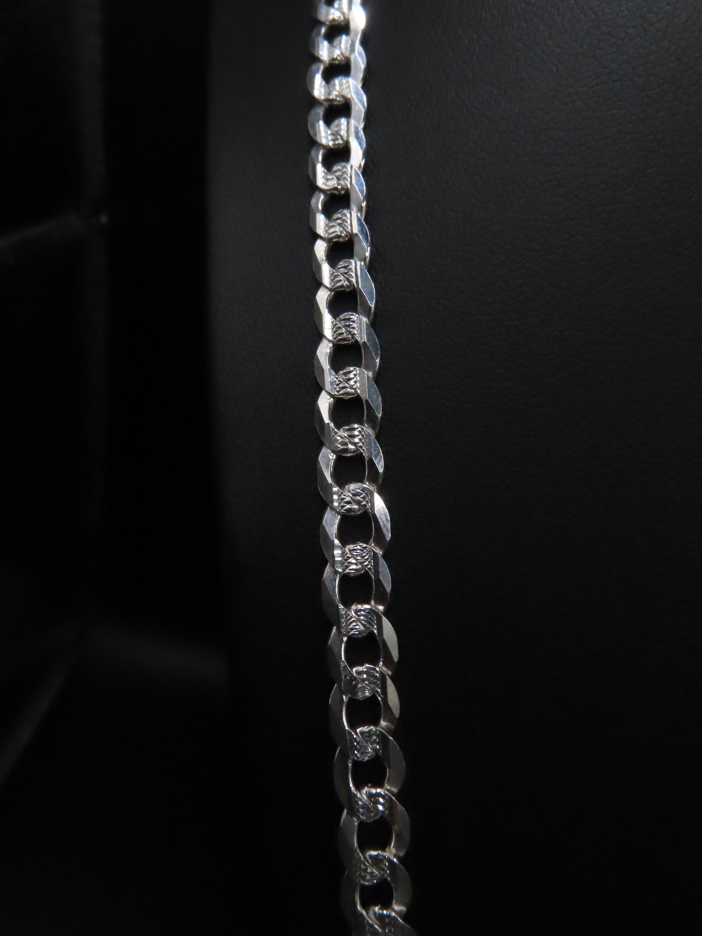 DIAMOND CUT CUBAN LINK CHAIN 27IN/6MM (29.89g)