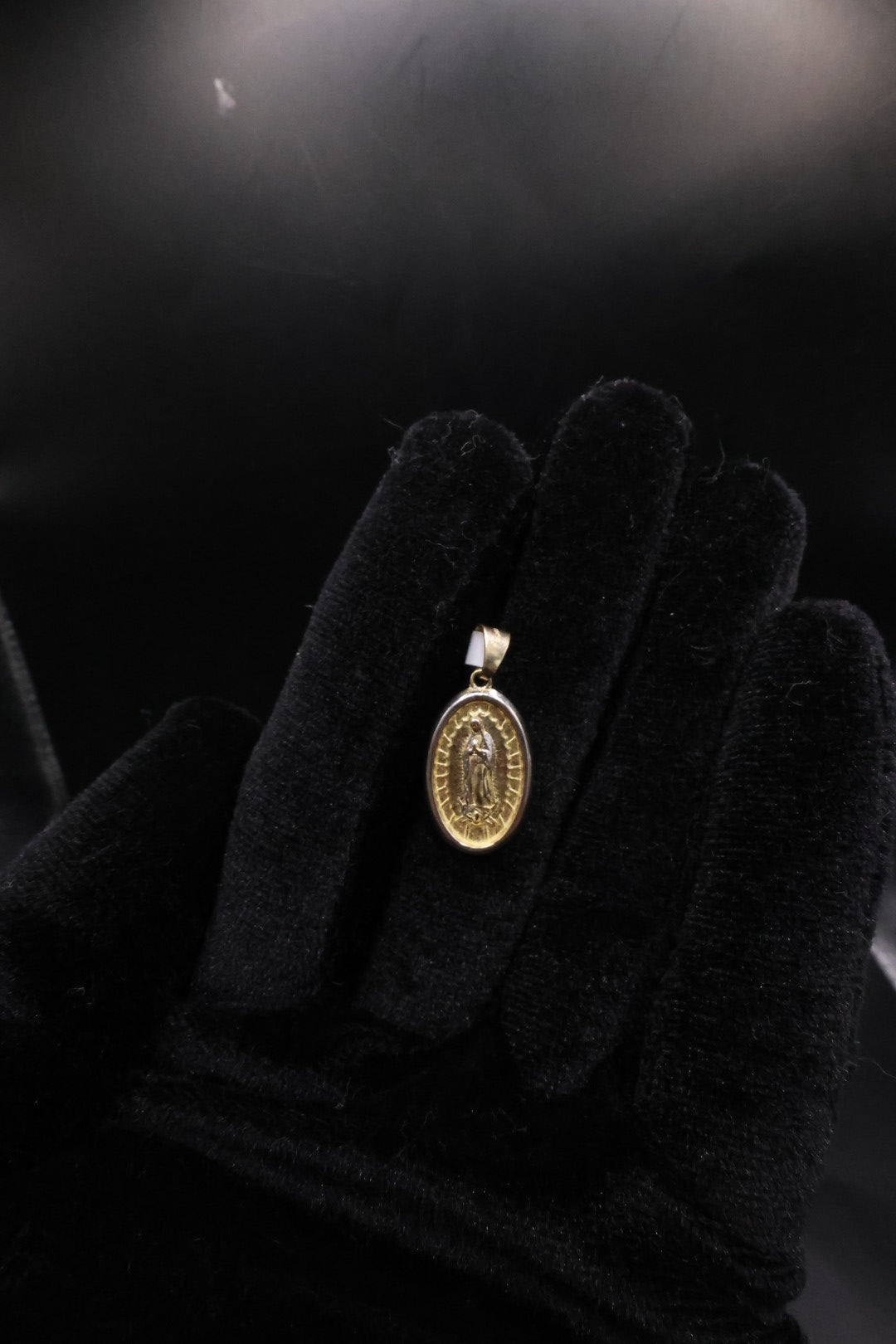 Virgen pendant 10k gold