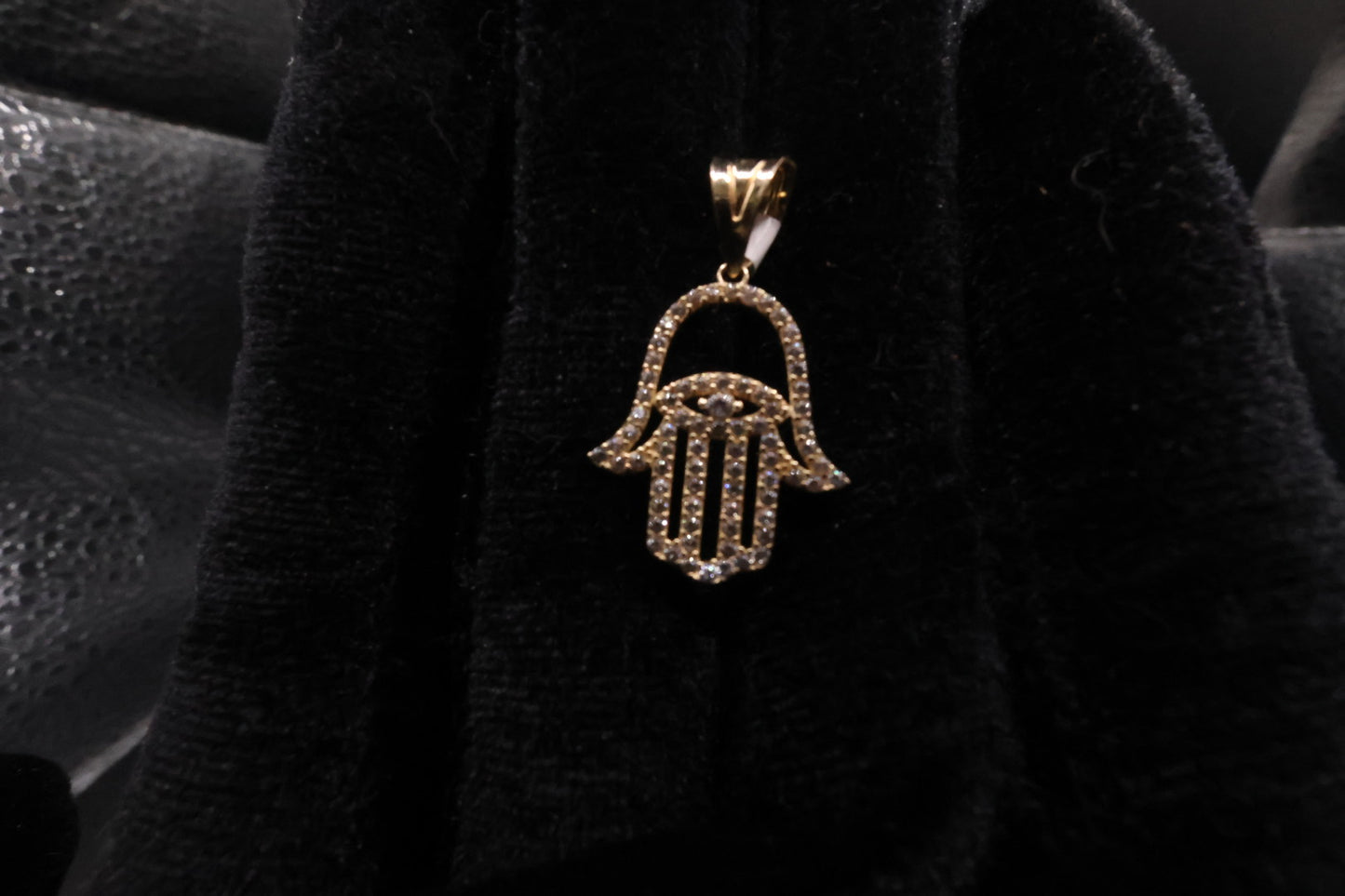 Hamsa hand pendant 14k gold