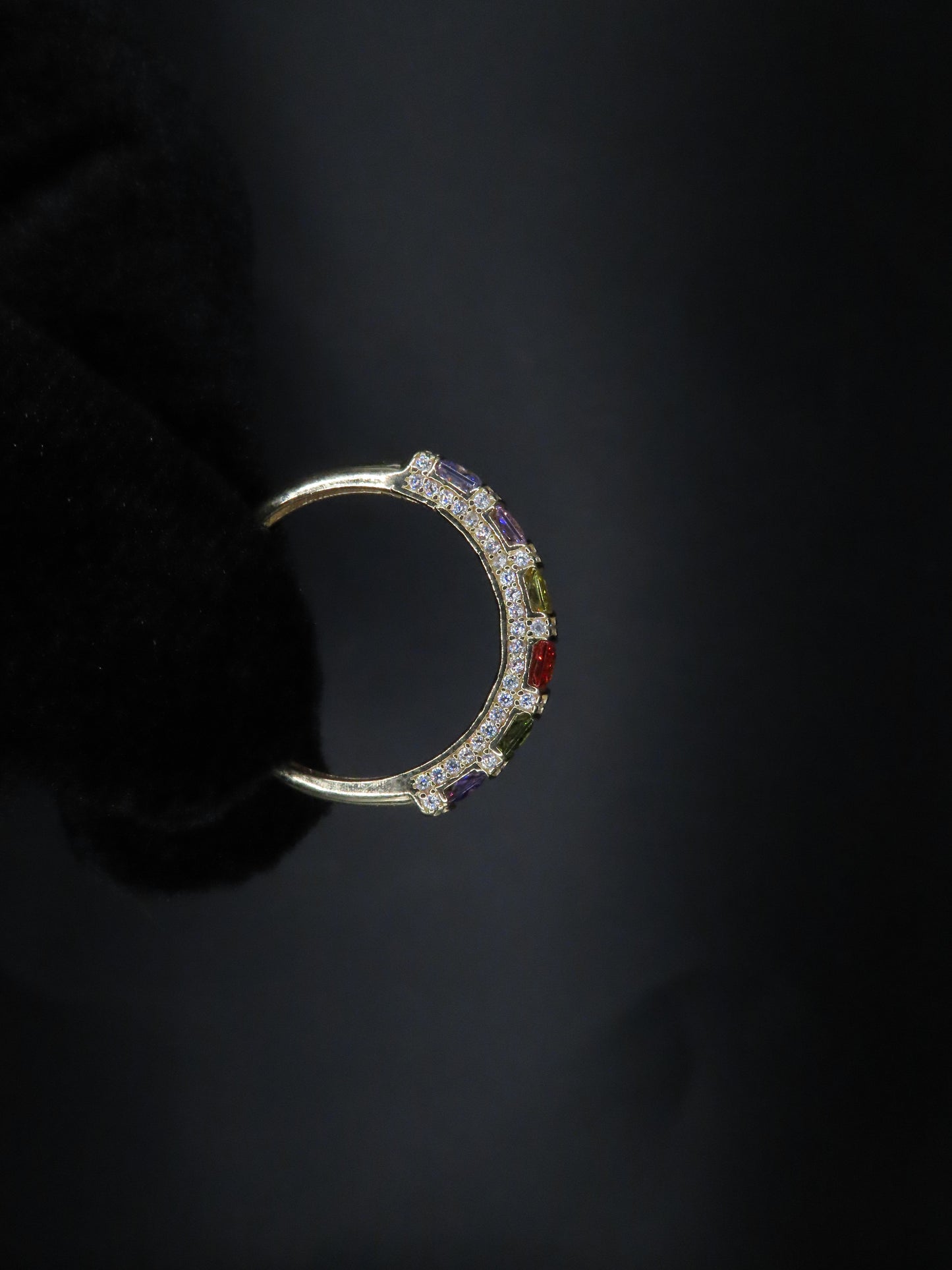 10k Gold rainbow ring sz 9 (2.48g)