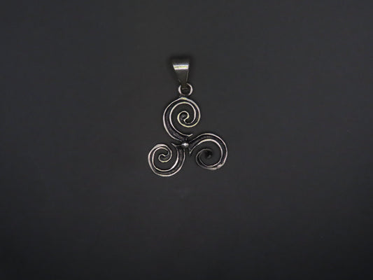 TRISKEL PENDANT 4.7cm