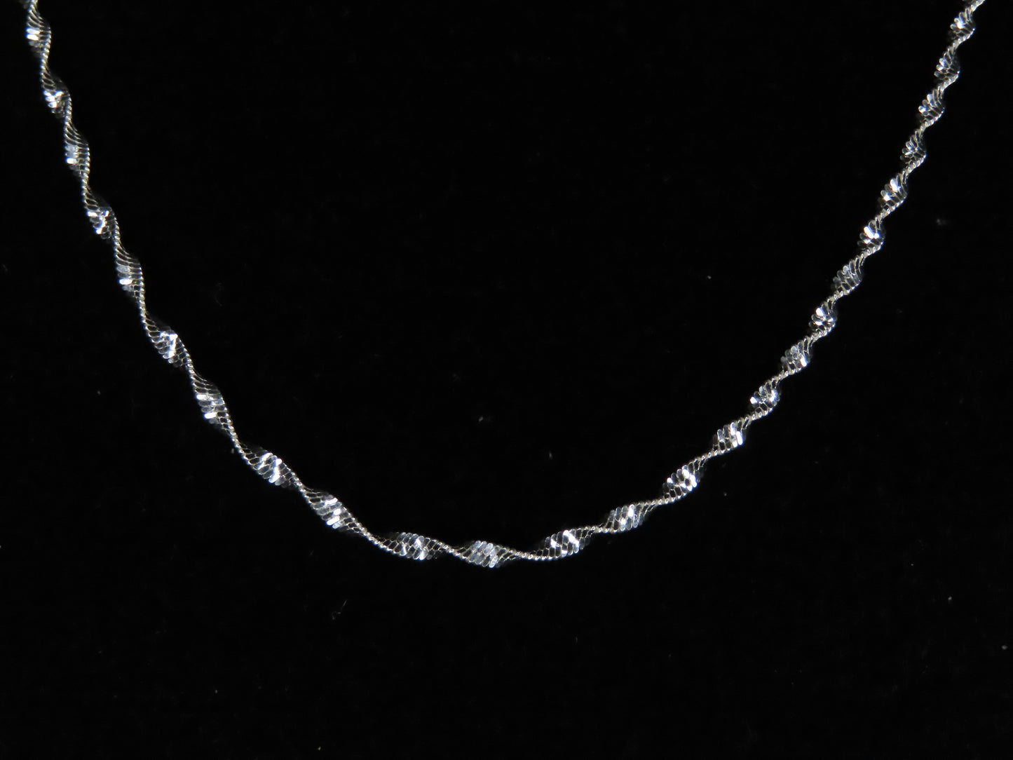 Twisted Diamond Cut Necklace 19in
